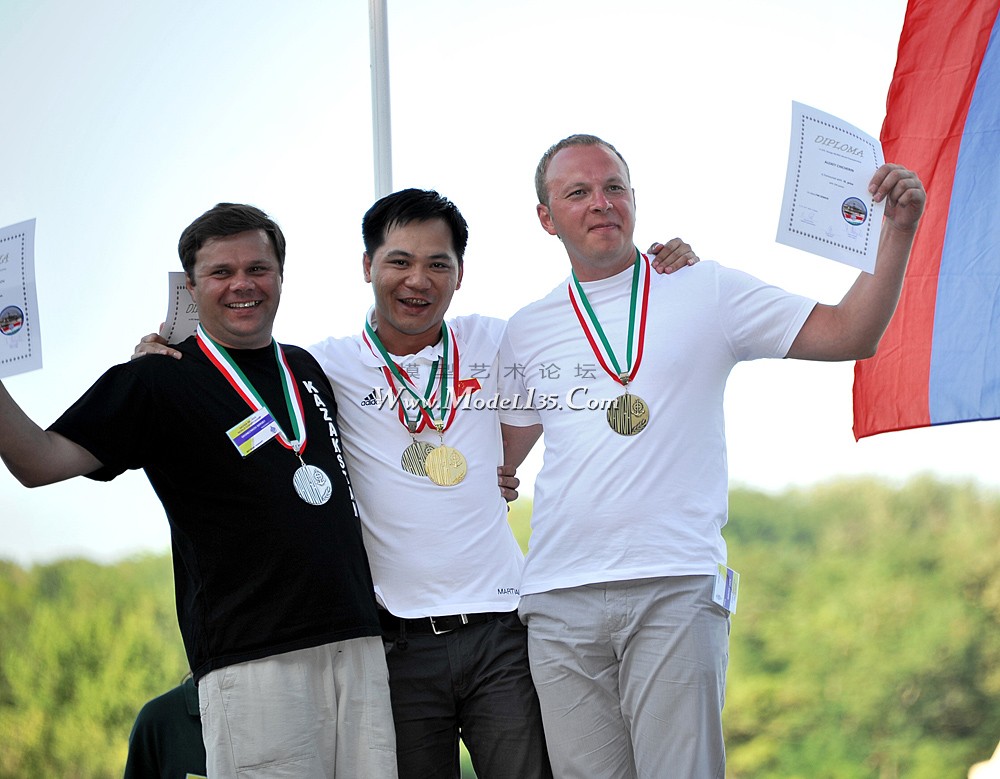 4127-1：中国选手梁杰峰获得了他个人第九个世界冠军.jpg