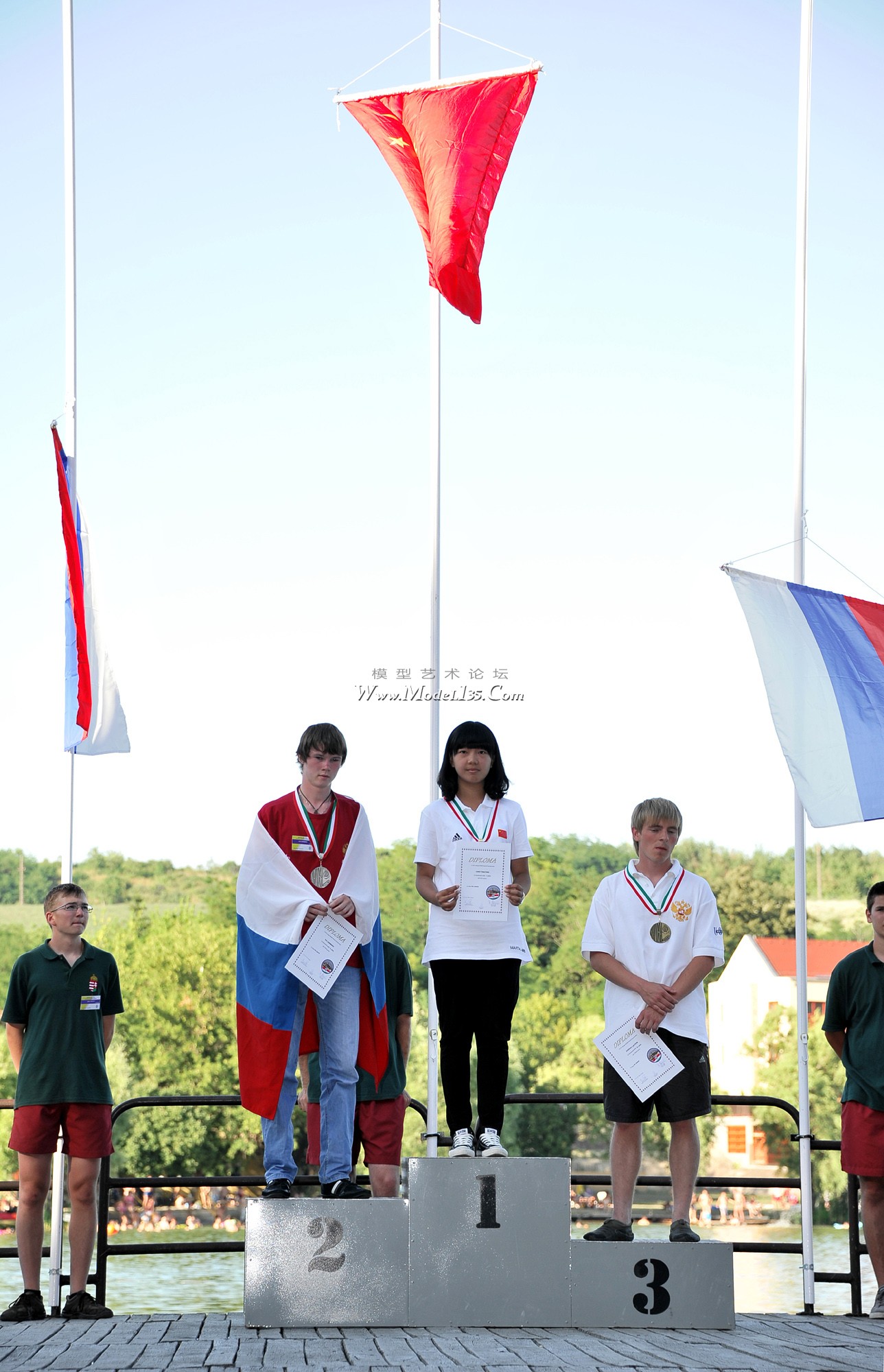 4144-1：陈婷婷为中国队获得F4C青年组冠军，也成为我国首位获得仿真航行世界冠军的女.jpg