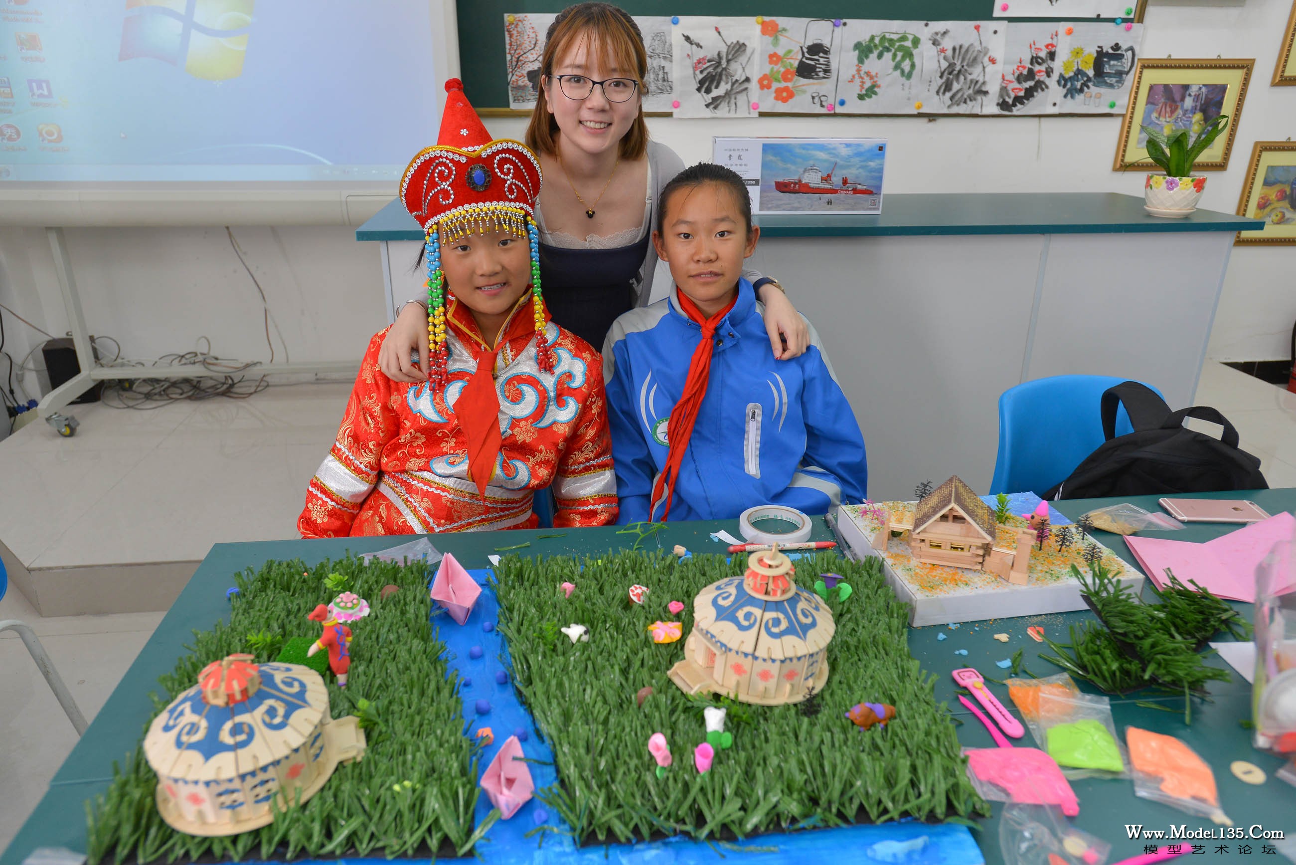 60-来自湖南的廉洁老师与同学们共同完成的蒙古包场景模型－4629.jpg
