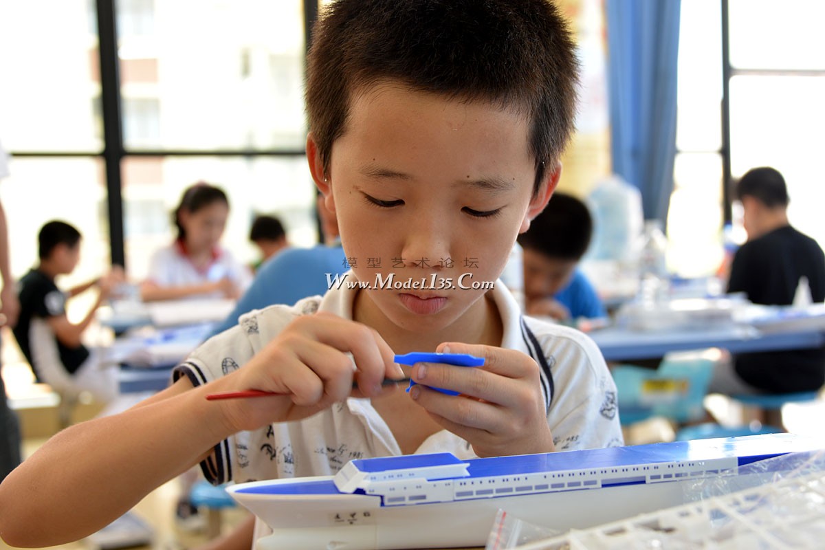 远望号小学男子的冠军是本届竞赛最年轻的冠军