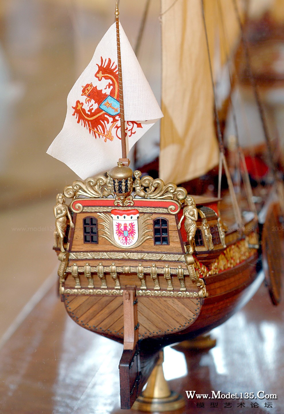 许多老师熟悉的荷兰皇家游艇其实真名是－“波涛汹涌”